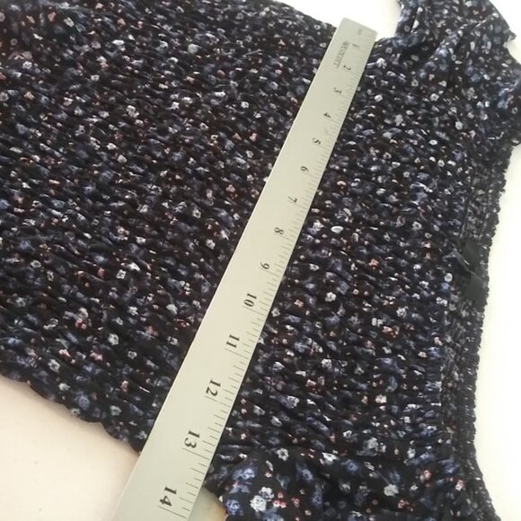 Iris women's size M black floral long sleeve smocked top - Picture 8 of 14